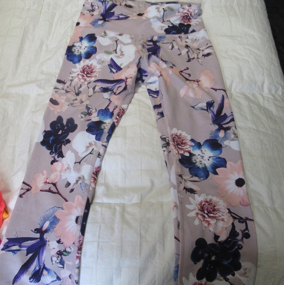 Ladies yoga pants size M - Picture 4 of 4